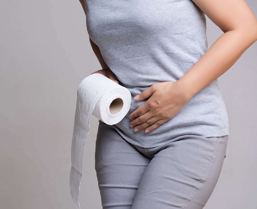 woman holding her crotch lower abdomen tissue toilet paper roll 1